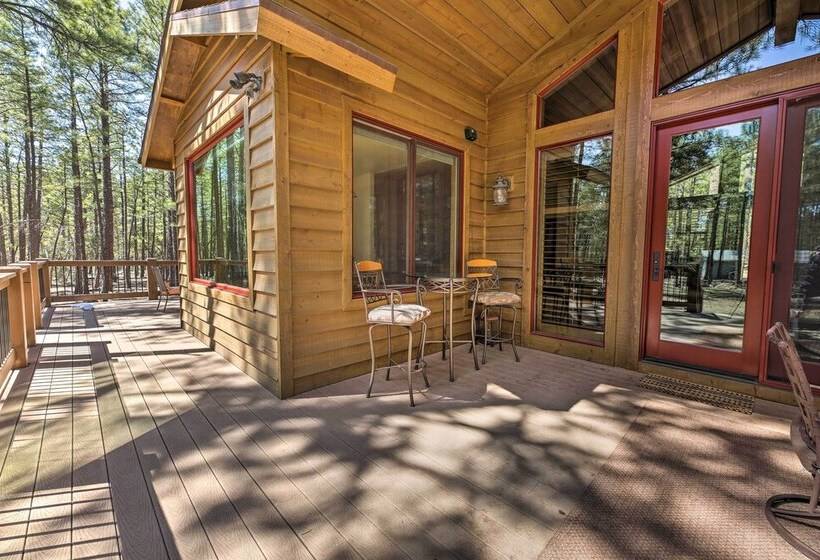 Fire Pit: Family Friendly Lakeside Retreat