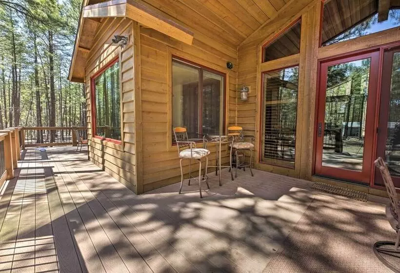 Fire Pit: Family Friendly Lakeside Retreat