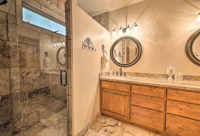 Fire Pit: Family Friendly Lakeside Retreat