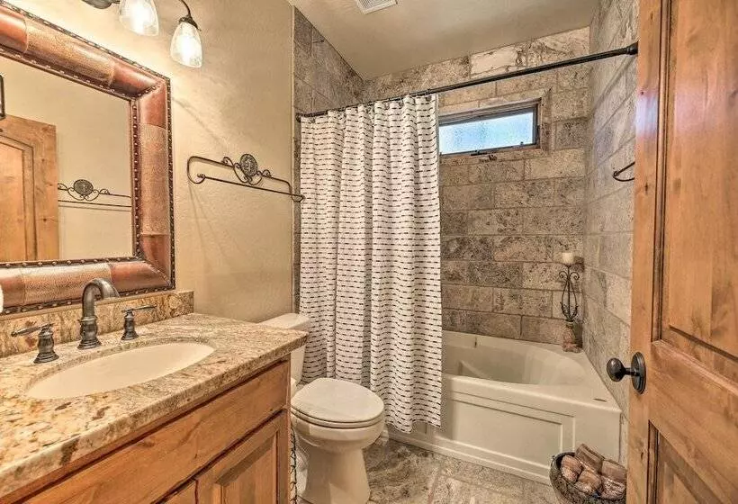 Fire Pit: Family Friendly Lakeside Retreat