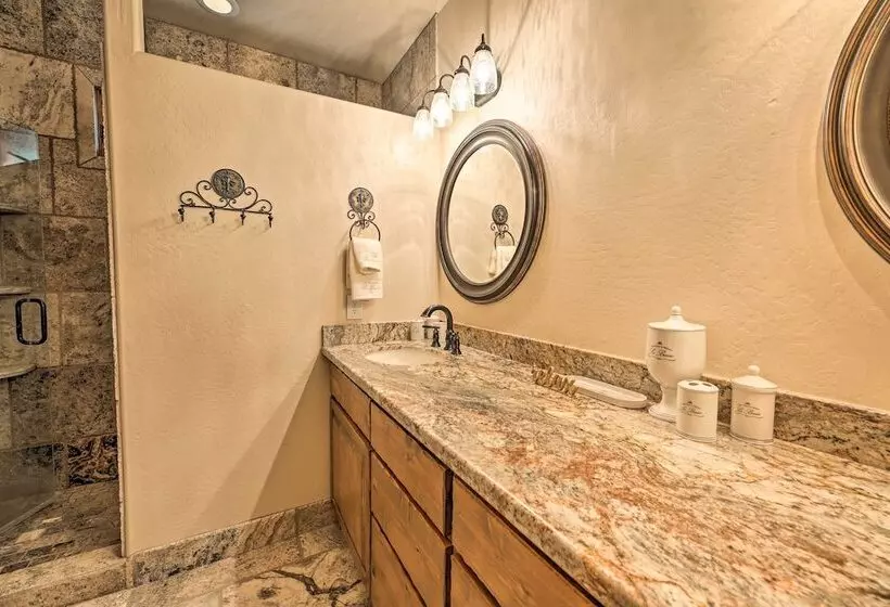 Fire Pit: Family Friendly Lakeside Retreat