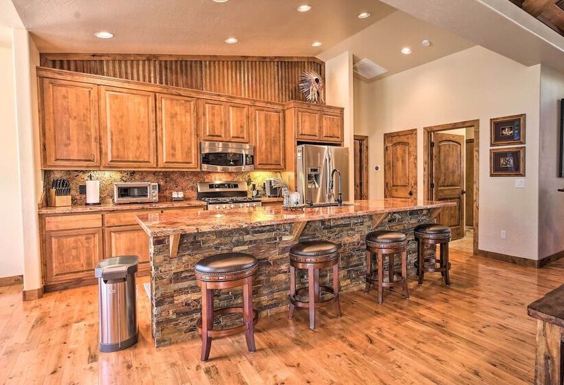 Fire Pit: Family Friendly Lakeside Retreat