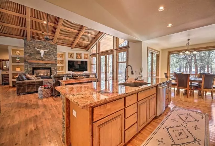 Fire Pit: Family Friendly Lakeside Retreat