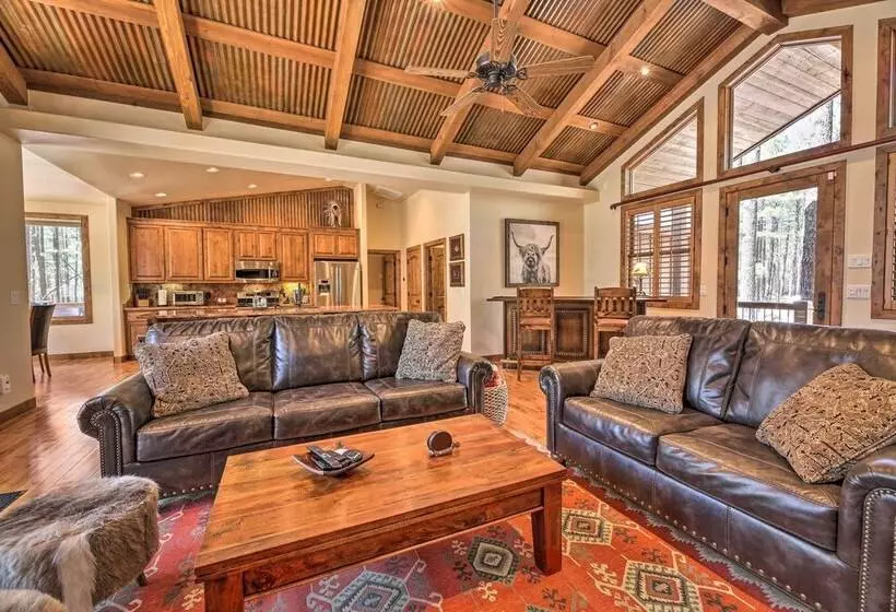 Fire Pit: Family Friendly Lakeside Retreat