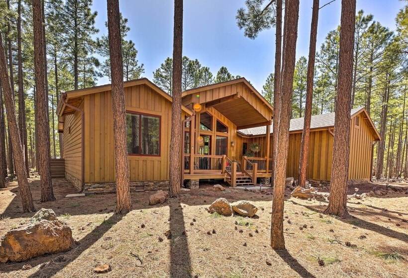 Fire Pit: Family Friendly Lakeside Retreat