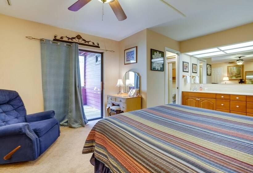 Deck & Gas Grill: Riverfront Mcqueeney Duplex