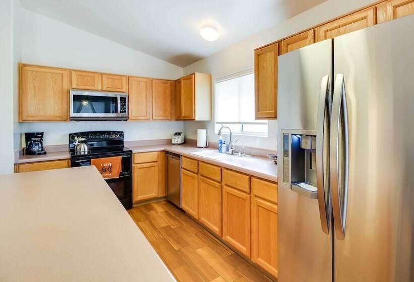 Modern Home W/ Patio & Mtn Views, 9 Mi To Tucson