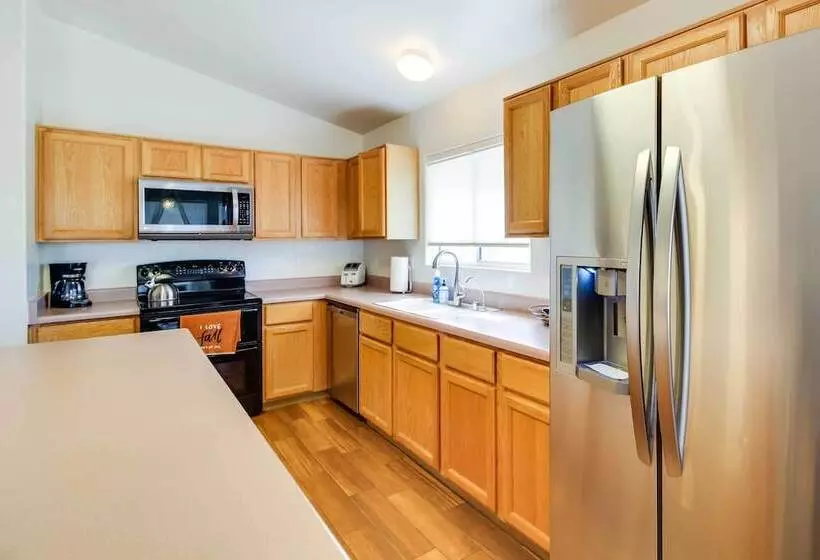 Modern Home W/ Patio & Mtn Views, 9 Mi To Tucson
