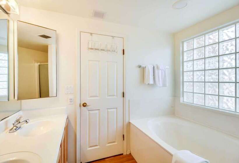 Modern Home W/ Patio & Mtn Views, 9 Mi To Tucson