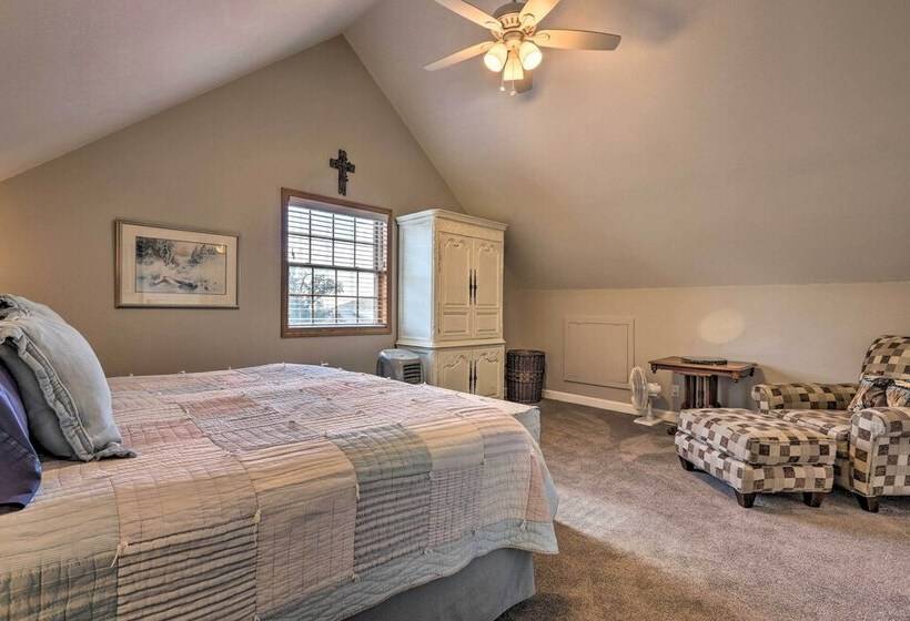 Modern Strawberry Cabin W/ Hammock, Deck, Fire Pit