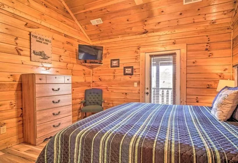 Mountain Pool Lodge Sevierville Cabin W/ Hot Tub