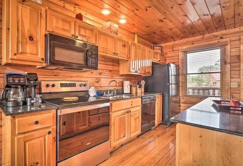 Mountain Pool Lodge Sevierville Cabin W/ Hot Tub