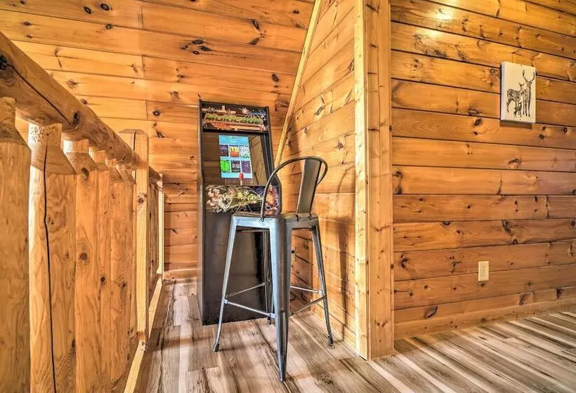 Mountain Pool Lodge Sevierville Cabin W/ Hot Tub