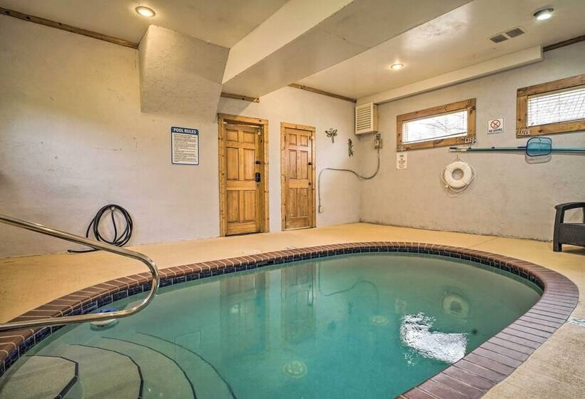 Mountain Pool Lodge Sevierville Cabin W/ Hot Tub