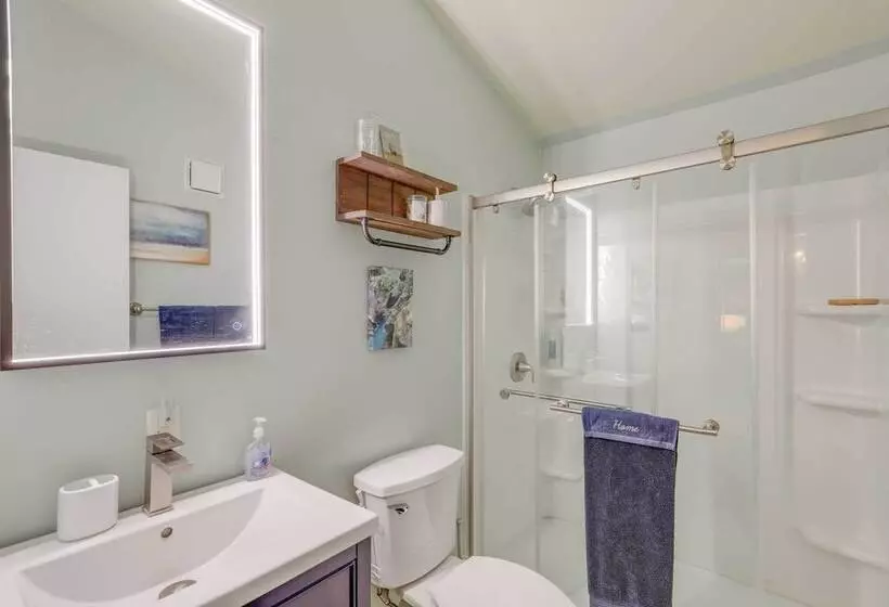 Mountaintop Mars Hill Cabin W/ Wraparound Deck!