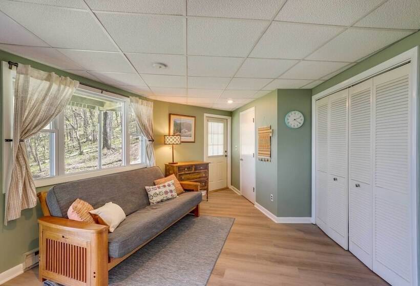 Mountaintop Mars Hill Cabin W/ Wraparound Deck!