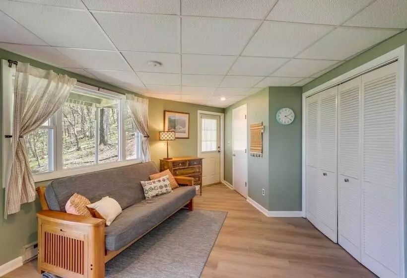 Mountaintop Mars Hill Cabin W/ Wraparound Deck!