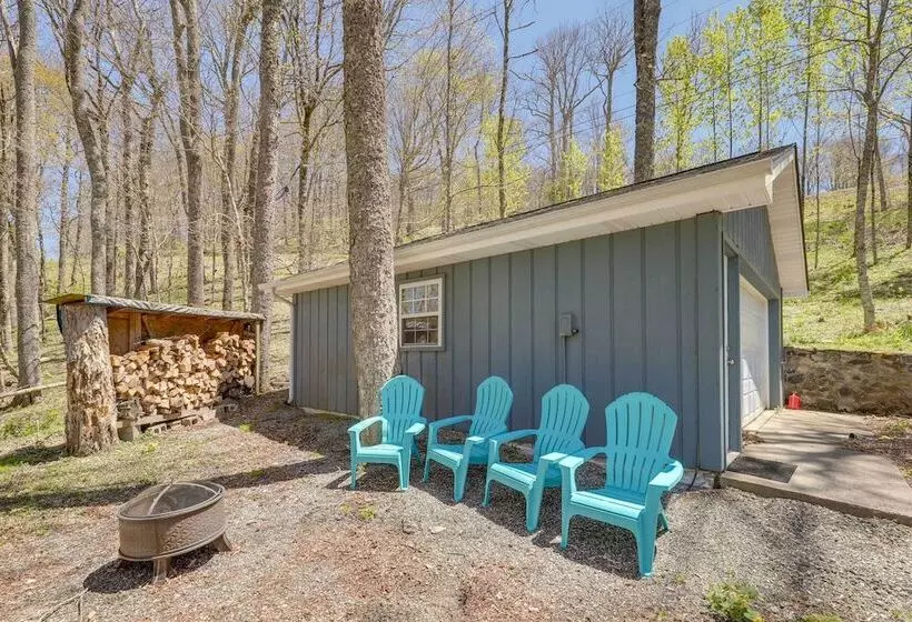 Mountaintop Mars Hill Cabin W/ Wraparound Deck!