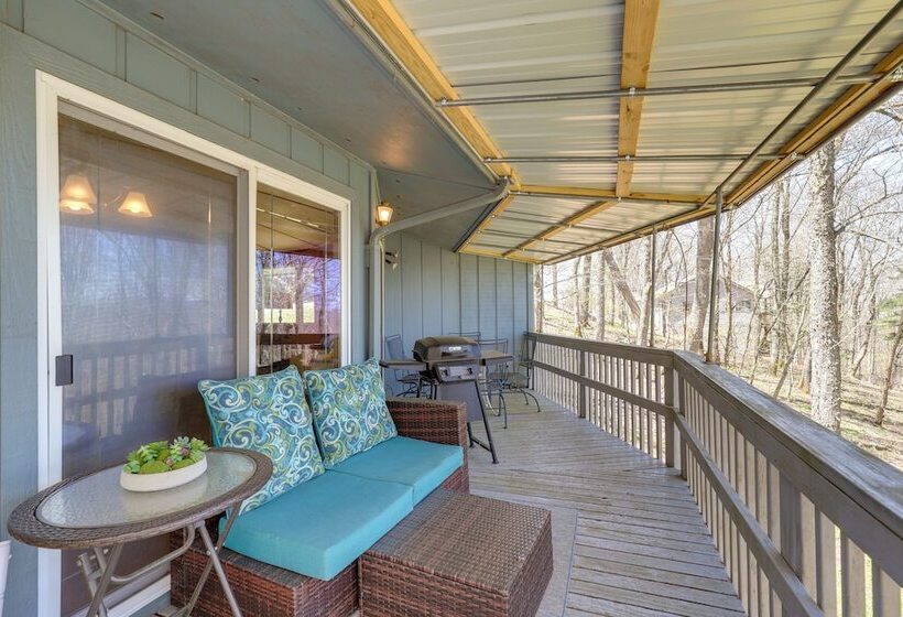 Mountaintop Mars Hill Cabin W/ Wraparound Deck!