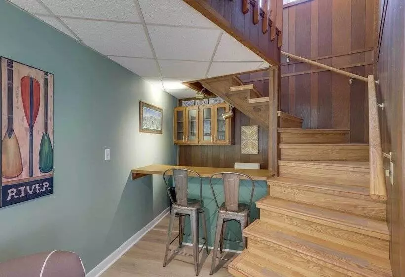 Mountaintop Mars Hill Cabin W/ Wraparound Deck!