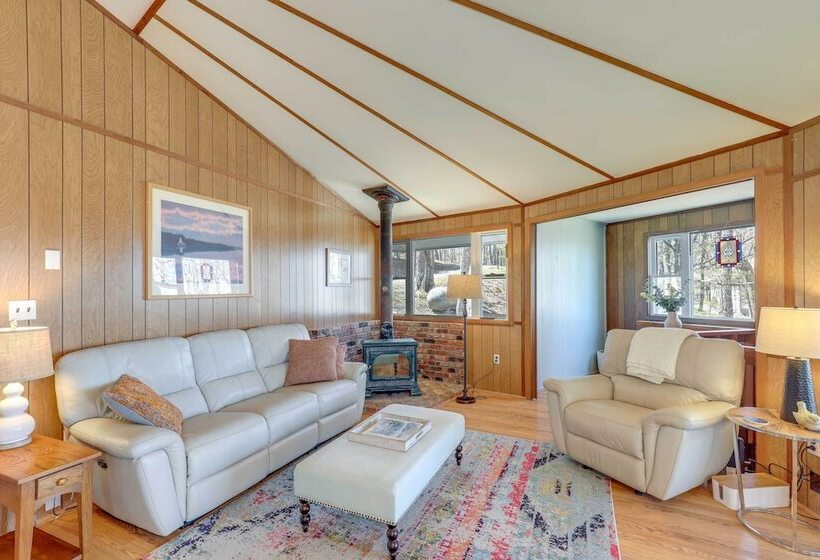 Mountaintop Mars Hill Cabin W/ Wraparound Deck!