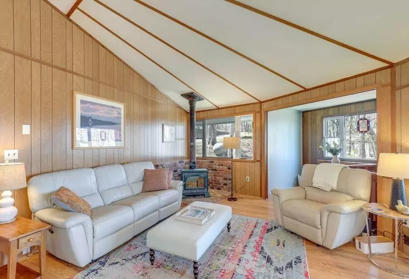 Mountaintop Mars Hill Cabin W/ Wraparound Deck!