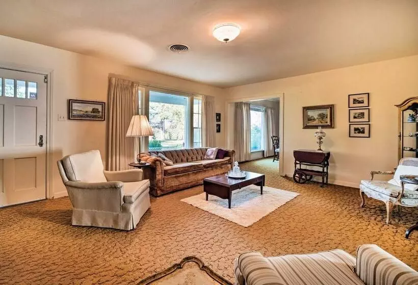 Pet Friendly Navasota Ranch House W/ Arcade!
