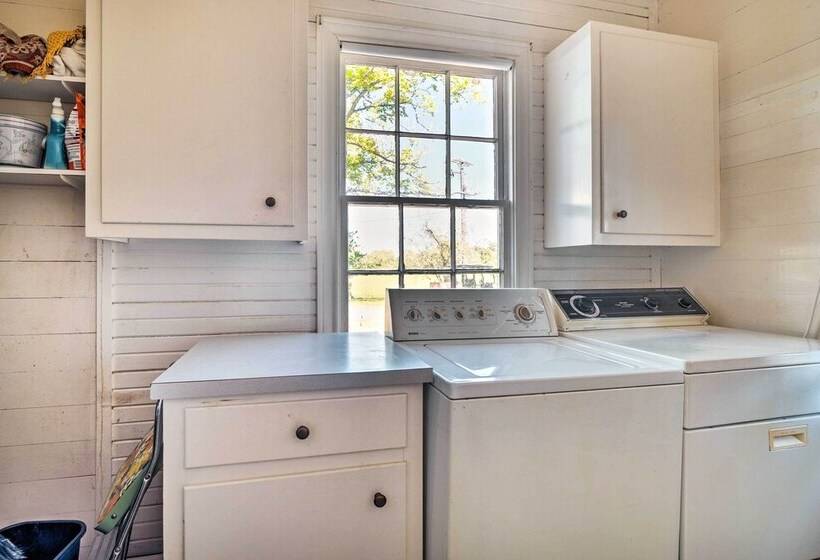 Pet Friendly Navasota Ranch House W/ Arcade!