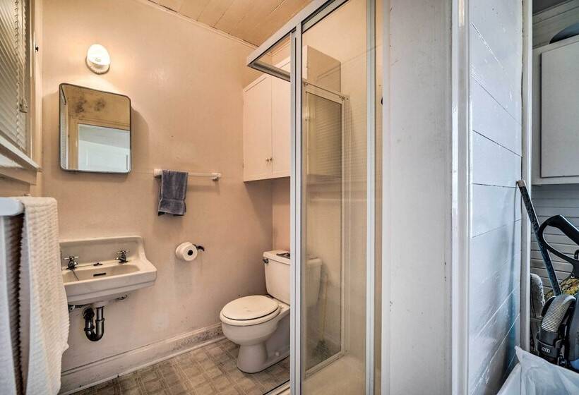 Pet Friendly Navasota Ranch House W/ Arcade!