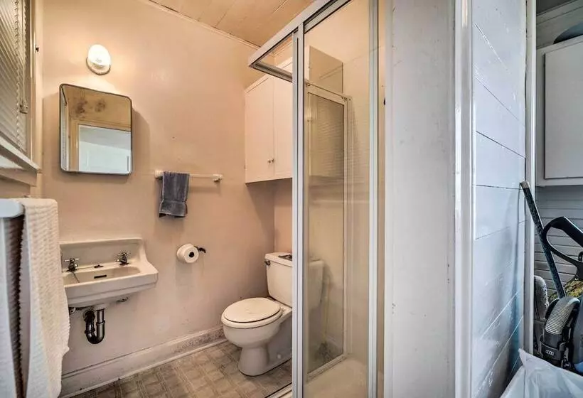 Pet Friendly Navasota Ranch House W/ Arcade!