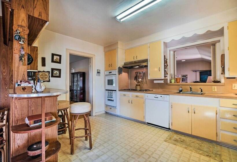 Pet Friendly Navasota Ranch House W/ Arcade!