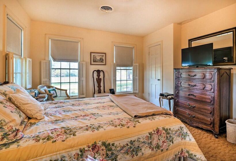 Pet Friendly Navasota Ranch House W/ Arcade!