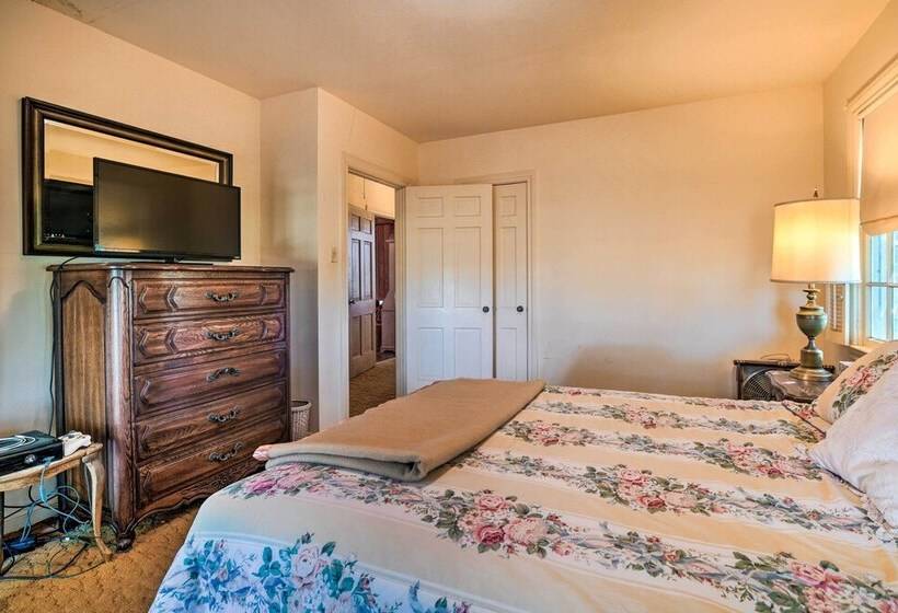 Pet Friendly Navasota Ranch House W/ Arcade!