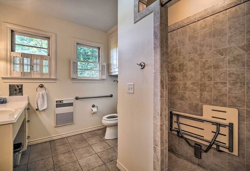 Pet Friendly Navasota Ranch House W/ Arcade!