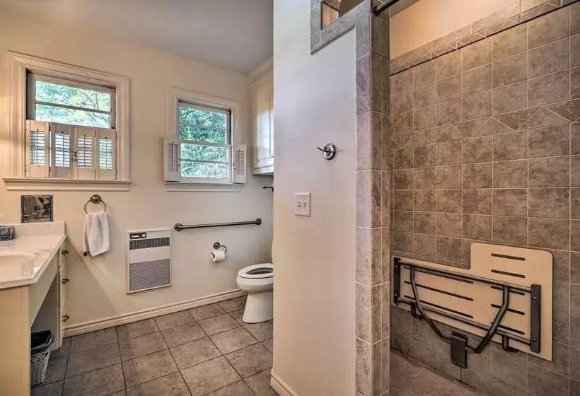 Pet Friendly Navasota Ranch House W/ Arcade!