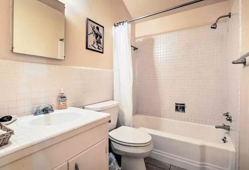 Pet Friendly Navasota Ranch House W/ Arcade!