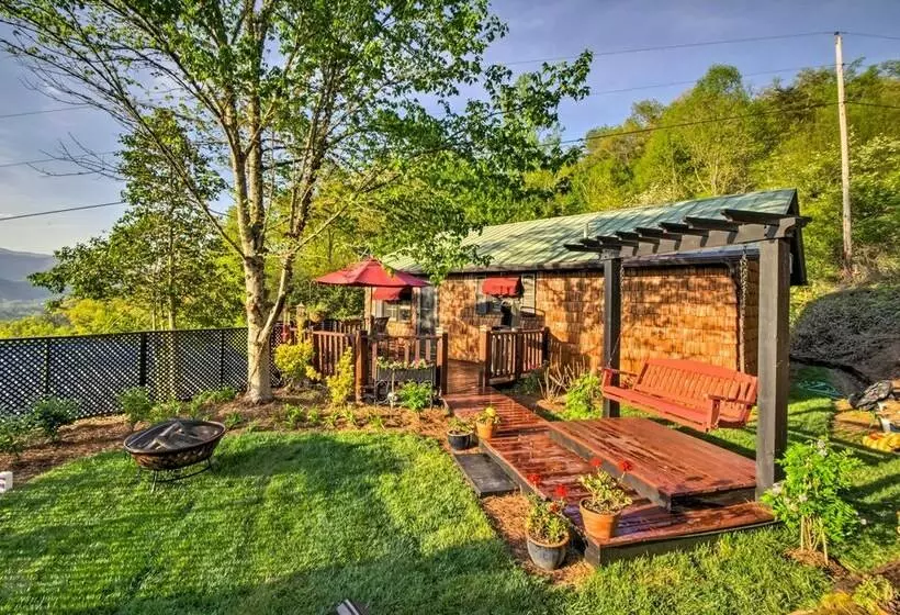 Quaint Bryson City Cottage W/ Smoky Mountain Views