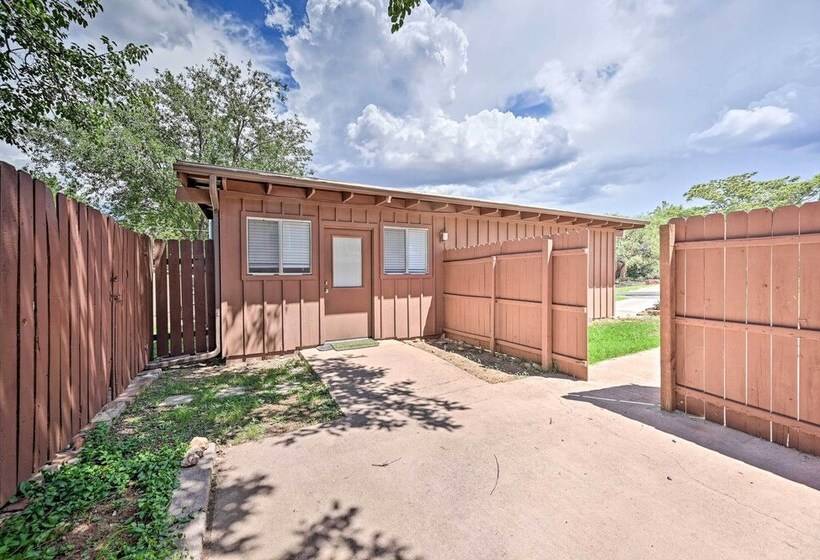 Quaint Sedona Cottage W/ Backyard + Views!