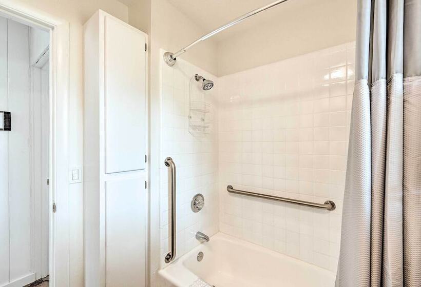 Quaint Sedona Cottage W/ Backyard + Views!