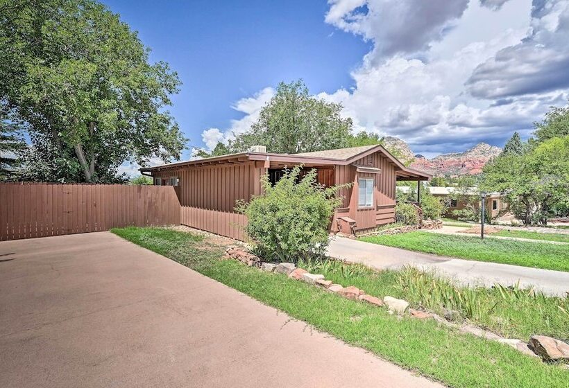 Quaint Sedona Cottage W/ Backyard + Views!