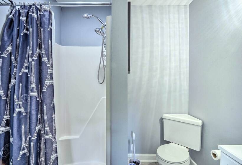 Serene Home On Pond   5 Mi To Dtwn Greensboro