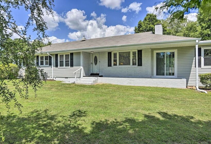 Serene Home On Pond   5 Mi To Dtwn Greensboro