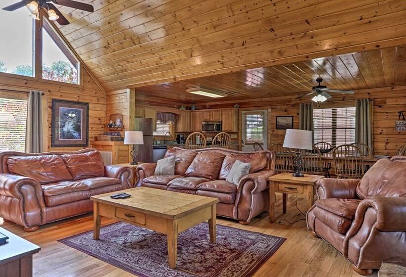 Sevierville Cabin W/ Games, Hot Tub & 4 King Beds!