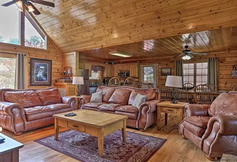 Sevierville Cabin W/ Games, Hot Tub & 4 King Beds!