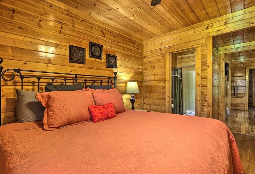 Sevierville Cabin W/ Games, Hot Tub & 4 King Beds!