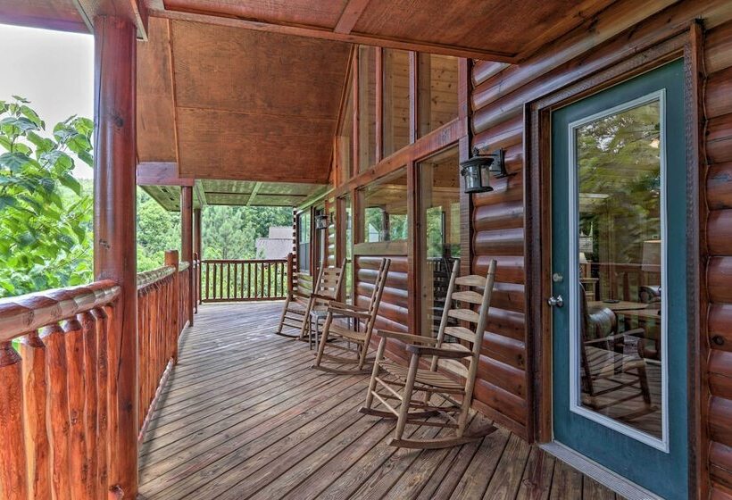 Sevierville Cabin W/ Games, Hot Tub & 4 King Beds!