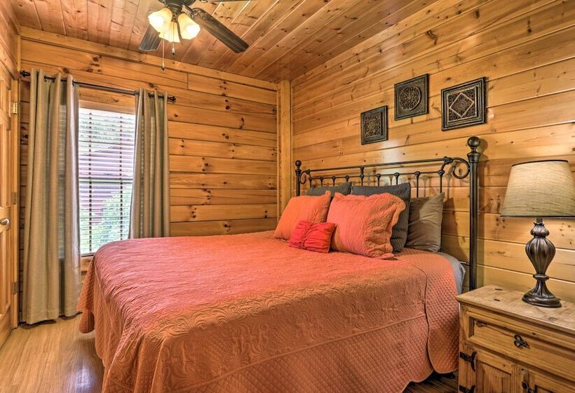 Sevierville Cabin W/ Games, Hot Tub & 4 King Beds!