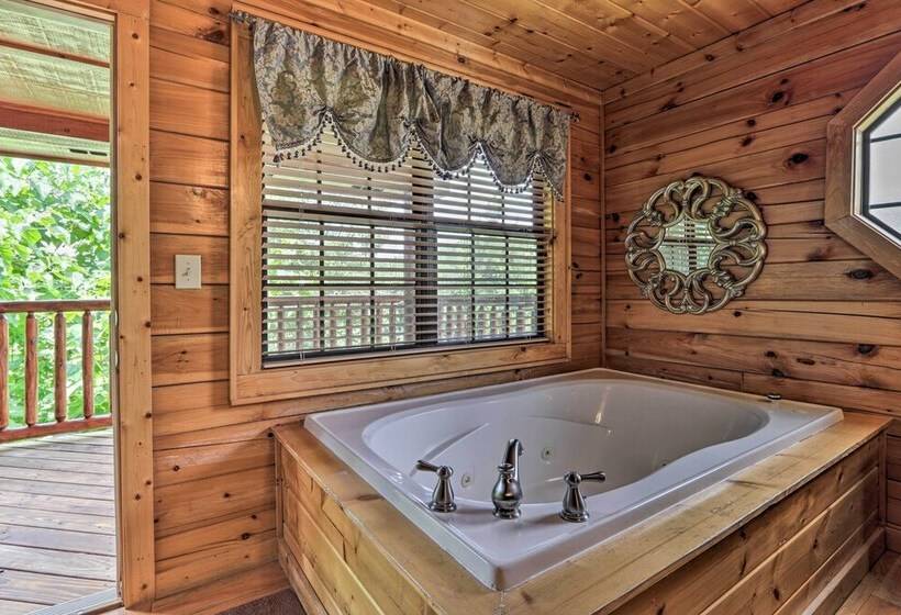 Sevierville Cabin W/ Games, Hot Tub & 4 King Beds!