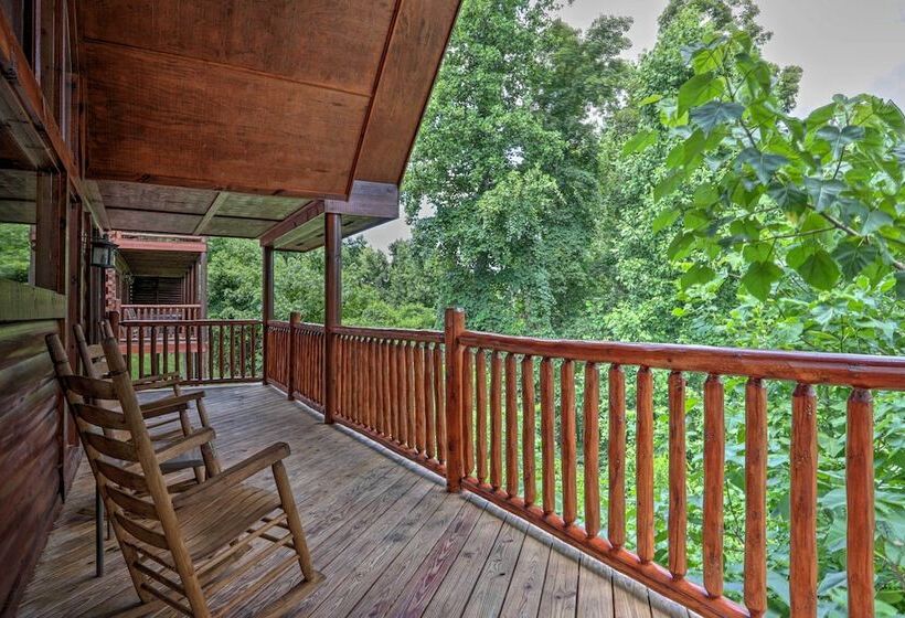 Sevierville Cabin W/ Games, Hot Tub & 4 King Beds!