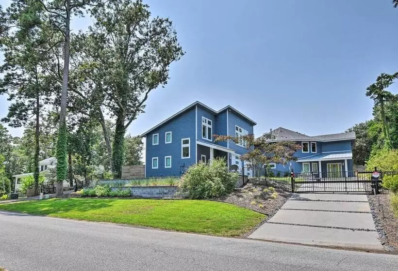 Southern Shores Retreat W/ Expansive Outdoor Space